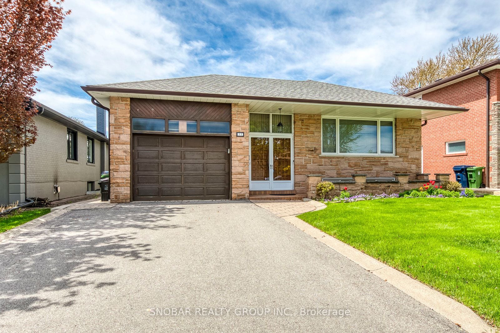 22 Norgrove Crescent, Toronto, ON, M9P 3C6