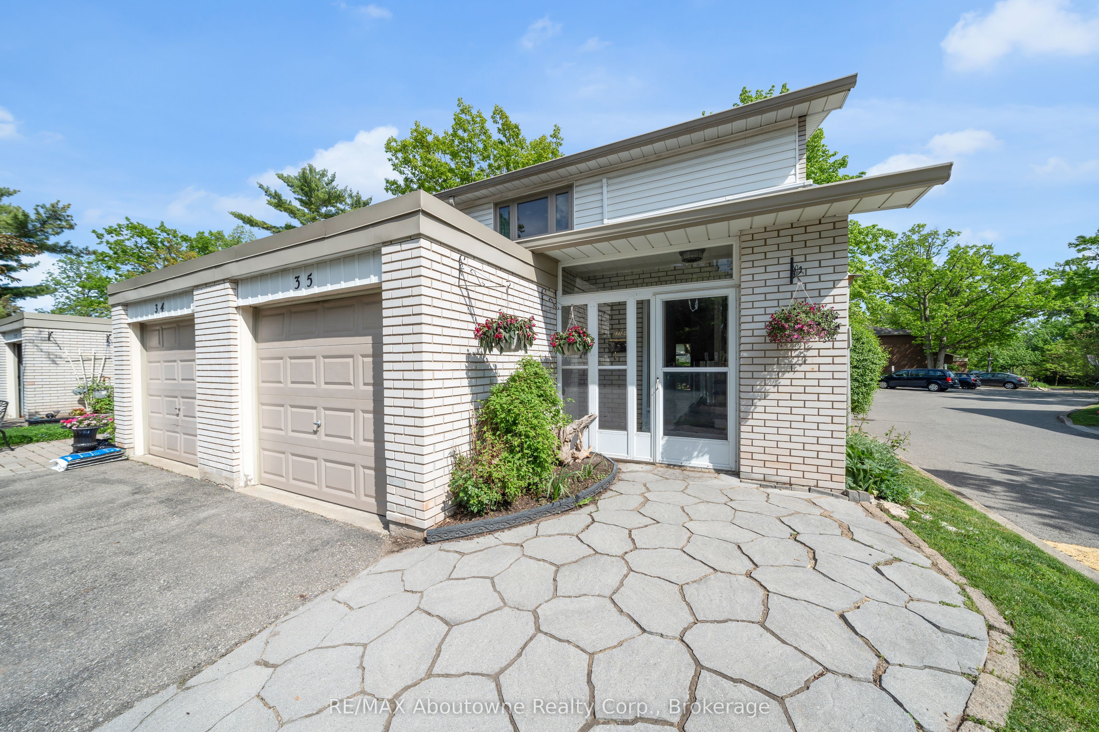 Additional image 2 of 35-1270 Gainsborough Drive, Oakville, ON, M9A 0E1