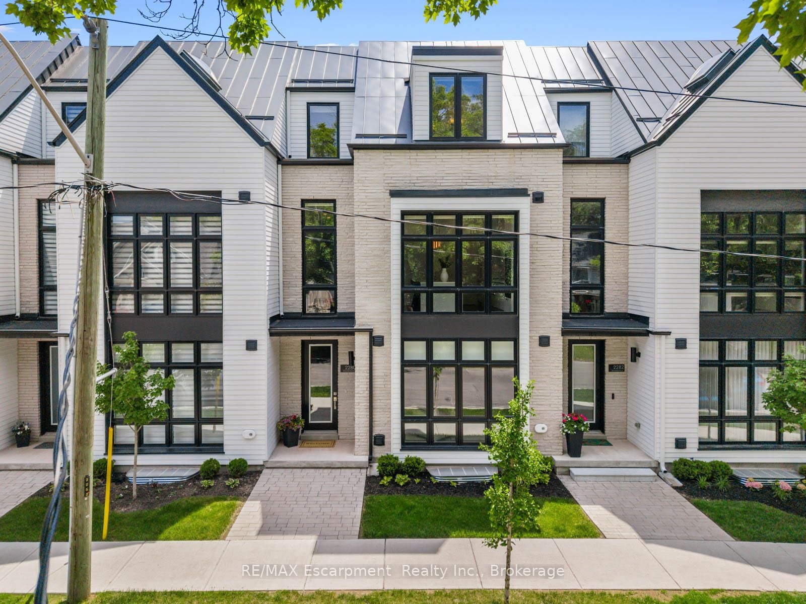2280 Sovereign Street, Oakville, ON, L6L 0H9