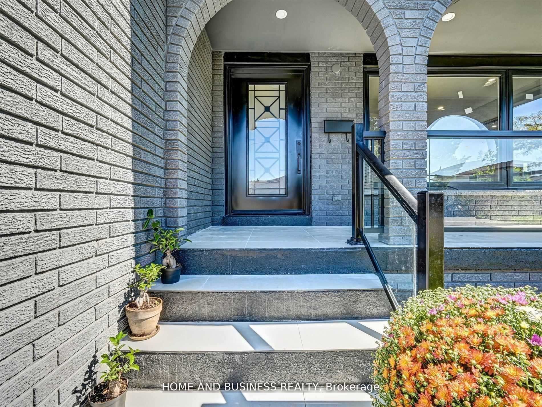 Additional image 2 of Upper-470 Louis Drive, Mississauga, ON, L5B 2J6