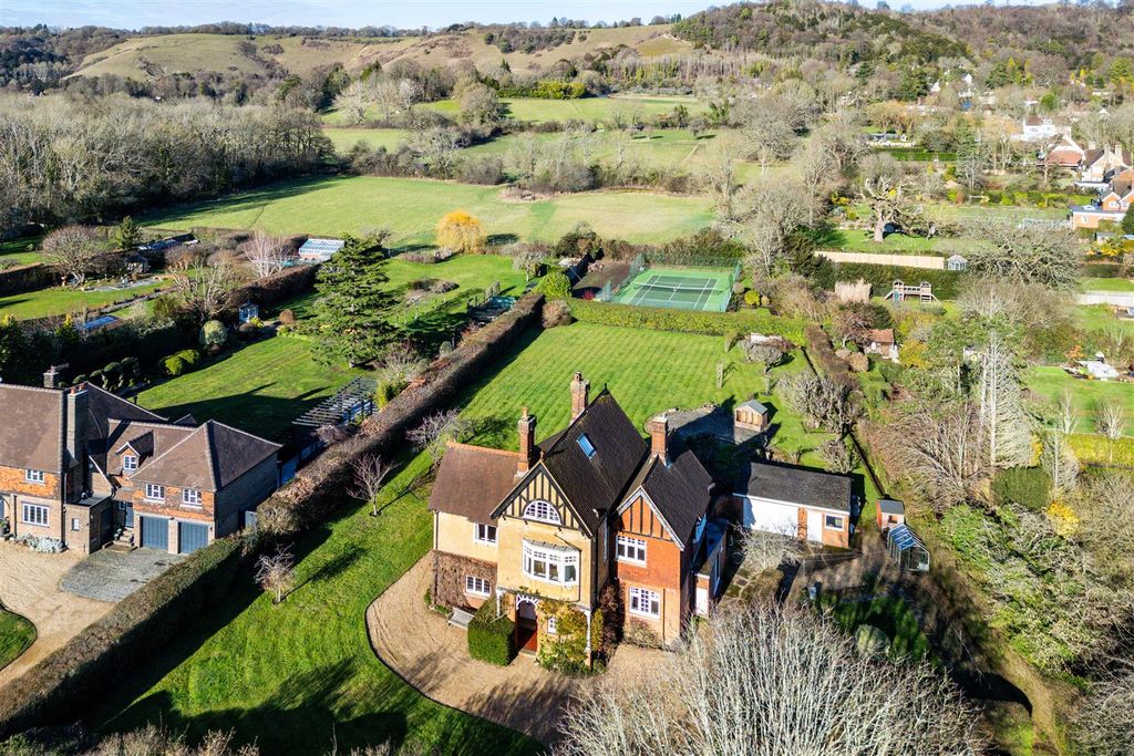 7 bed detached house for saleManor Road, Reigate RH2