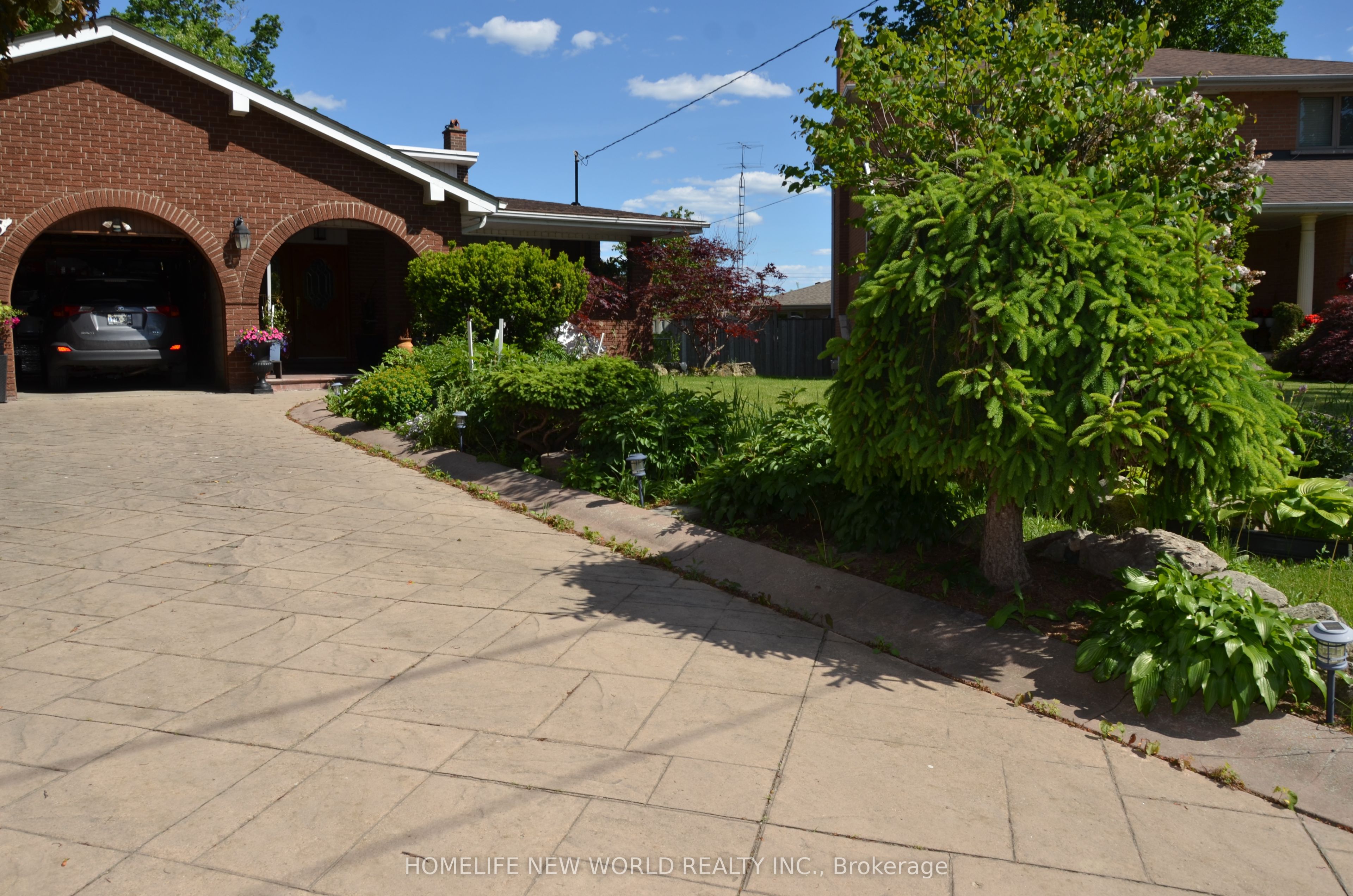 15 Brantley Crescent, Toronto, ON, M3J 1X4