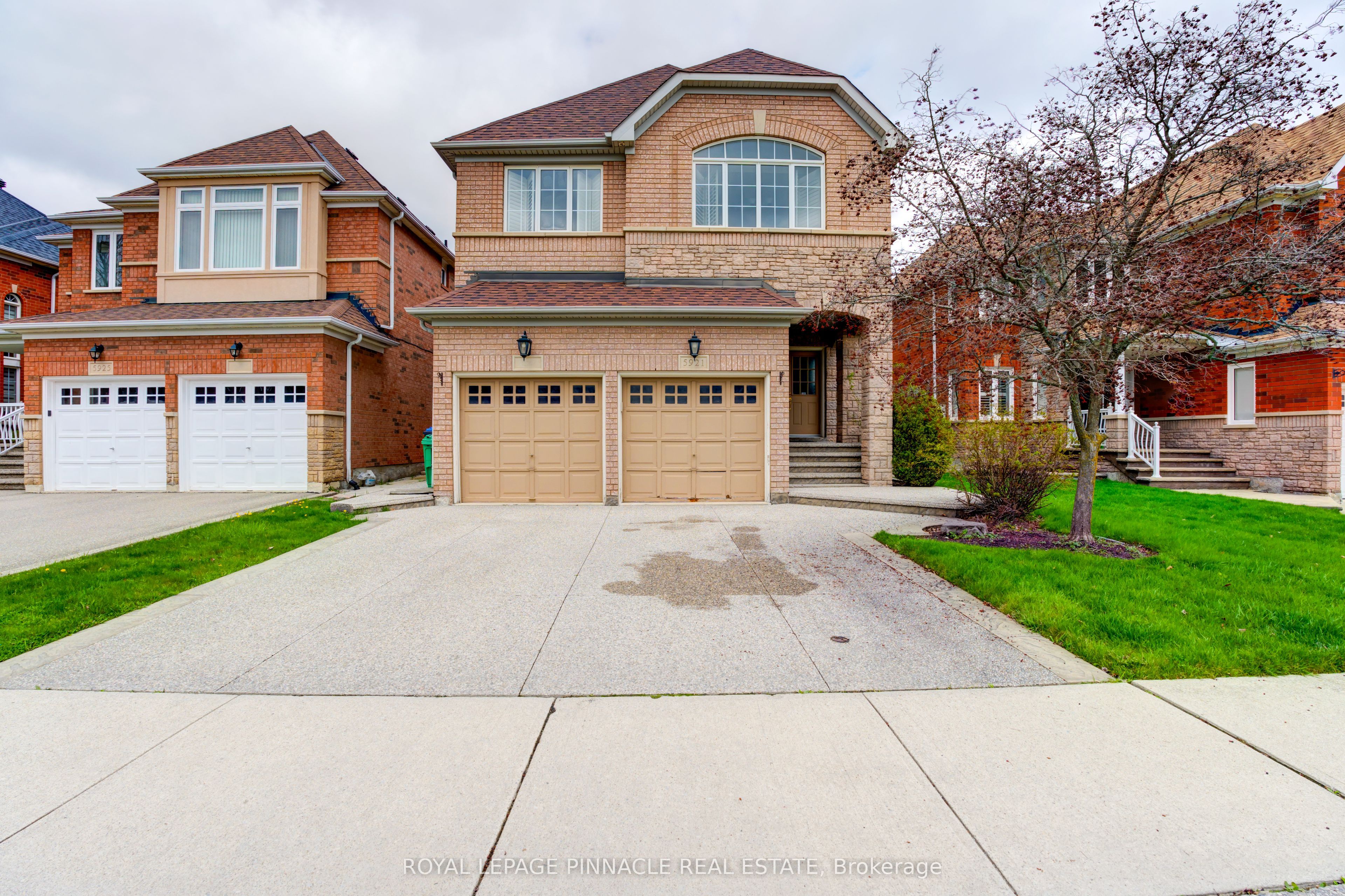 5921 Summerside Drive, Mississauga, ON, L5M 6K9