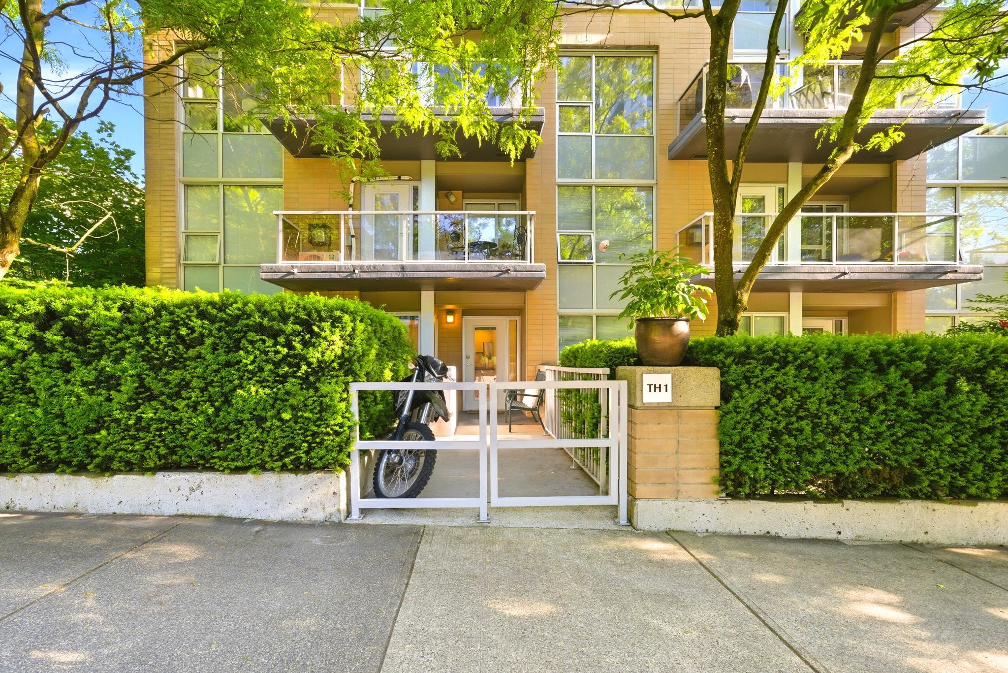 TH1-1288 Chesterfield Avenue, North Vancouver, BC, V7M 0B1