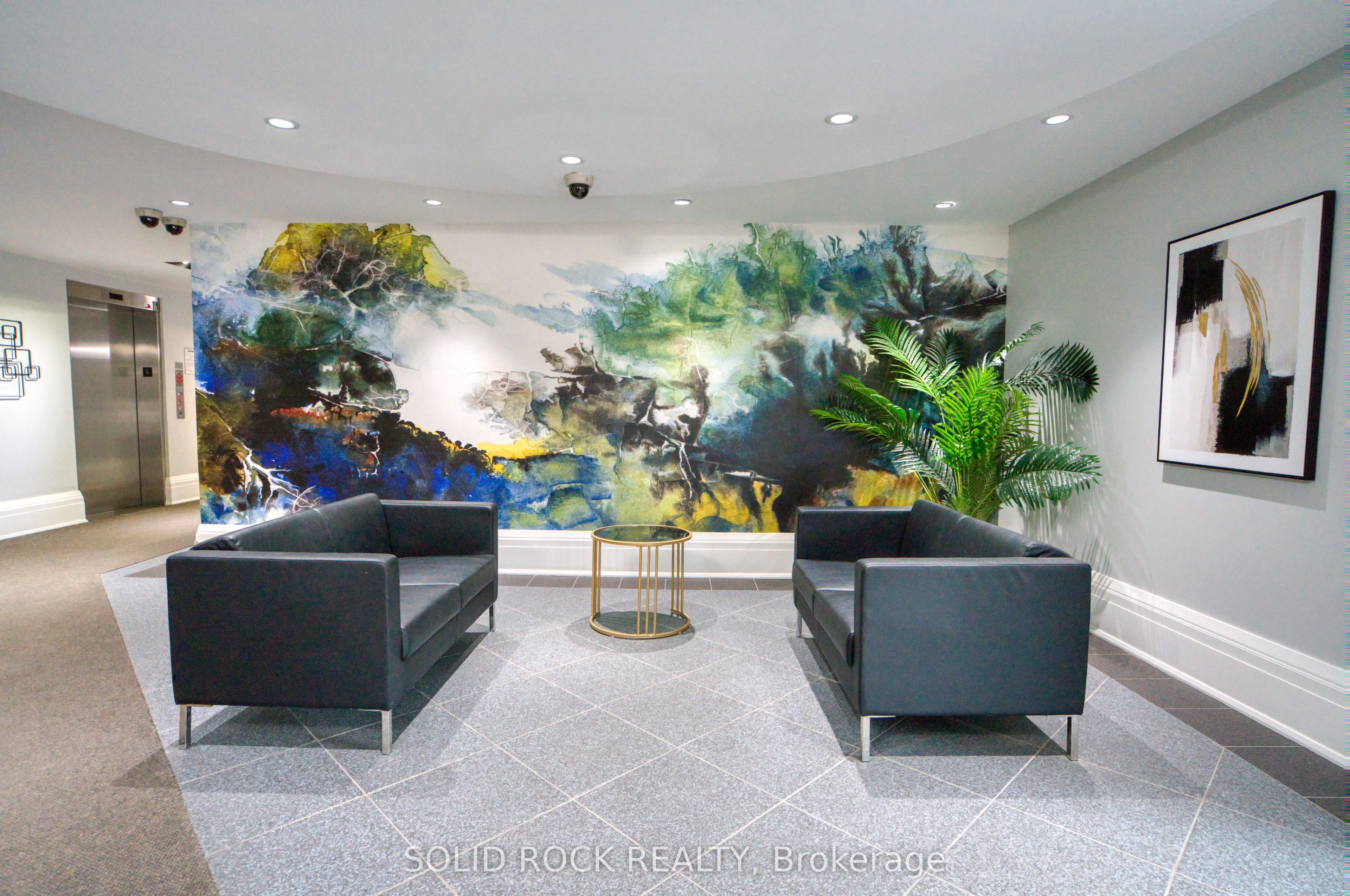 209-429 Somerset Street W, Ottawa, ON, K2P 2P5