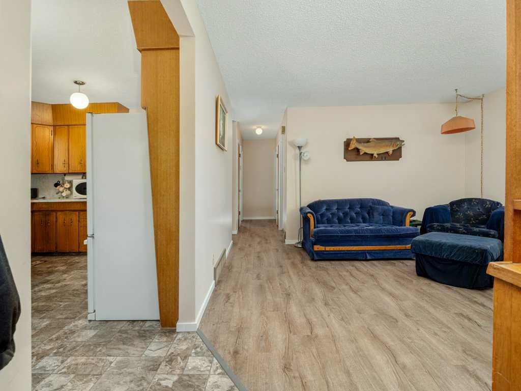 Additional image 3 of 2011 20 Street N, Lethbridge, AB, T1H 4G7