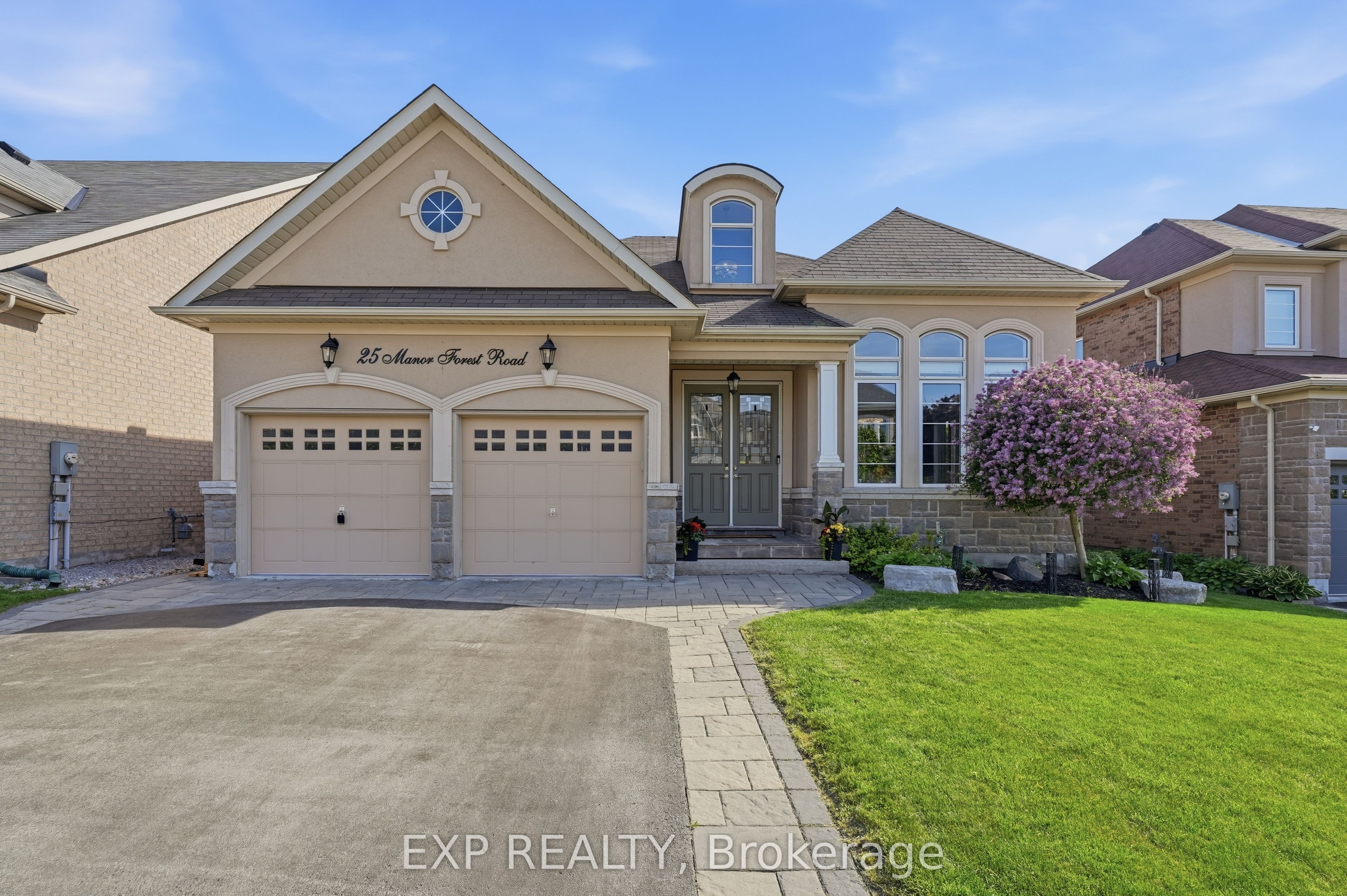 25 Manor Forest Road, East Gwillimbury, ON, L0G 1M0
