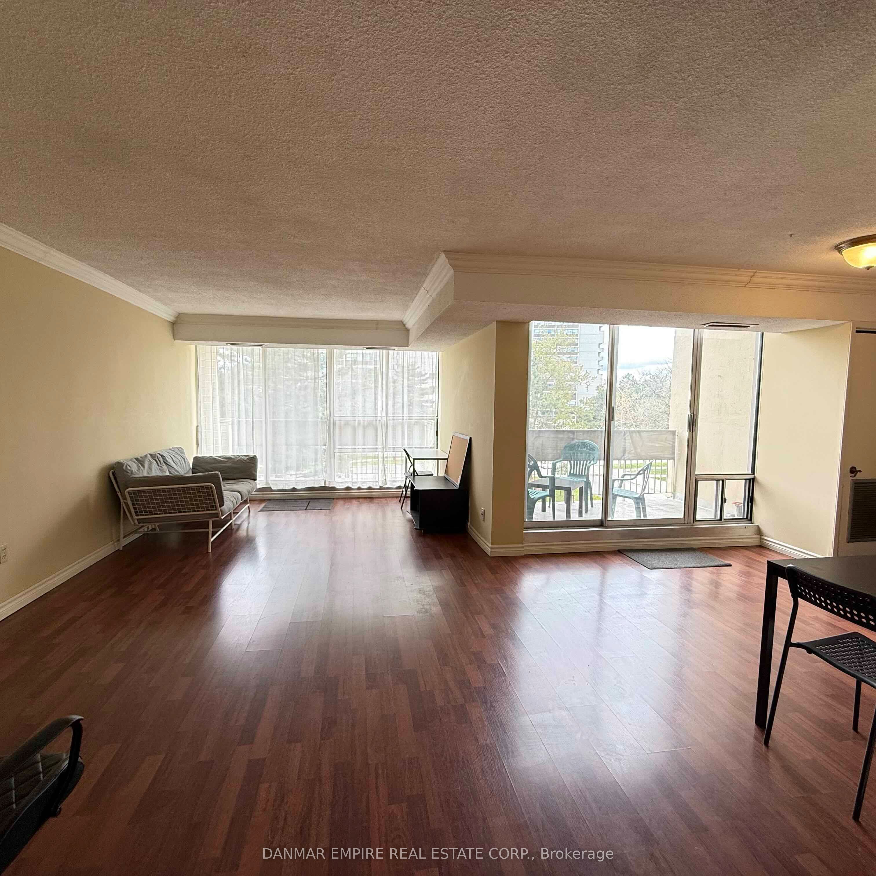 323-1300 Marlborough Court, Oakville, ON, L6H 2S2 photo 4