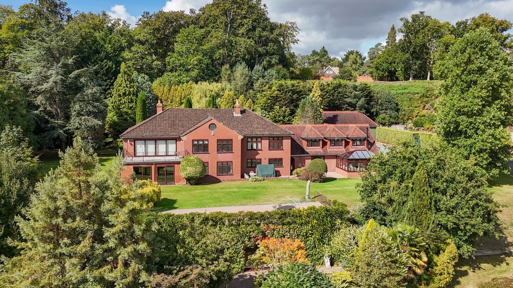 7 bed detached house for saleAvon Castle Drive, Ringwood BH24