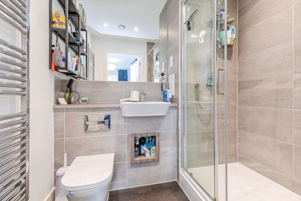 Additional image 9 of 2 bed flat for sale1 Glenway Road, Rochester ME1