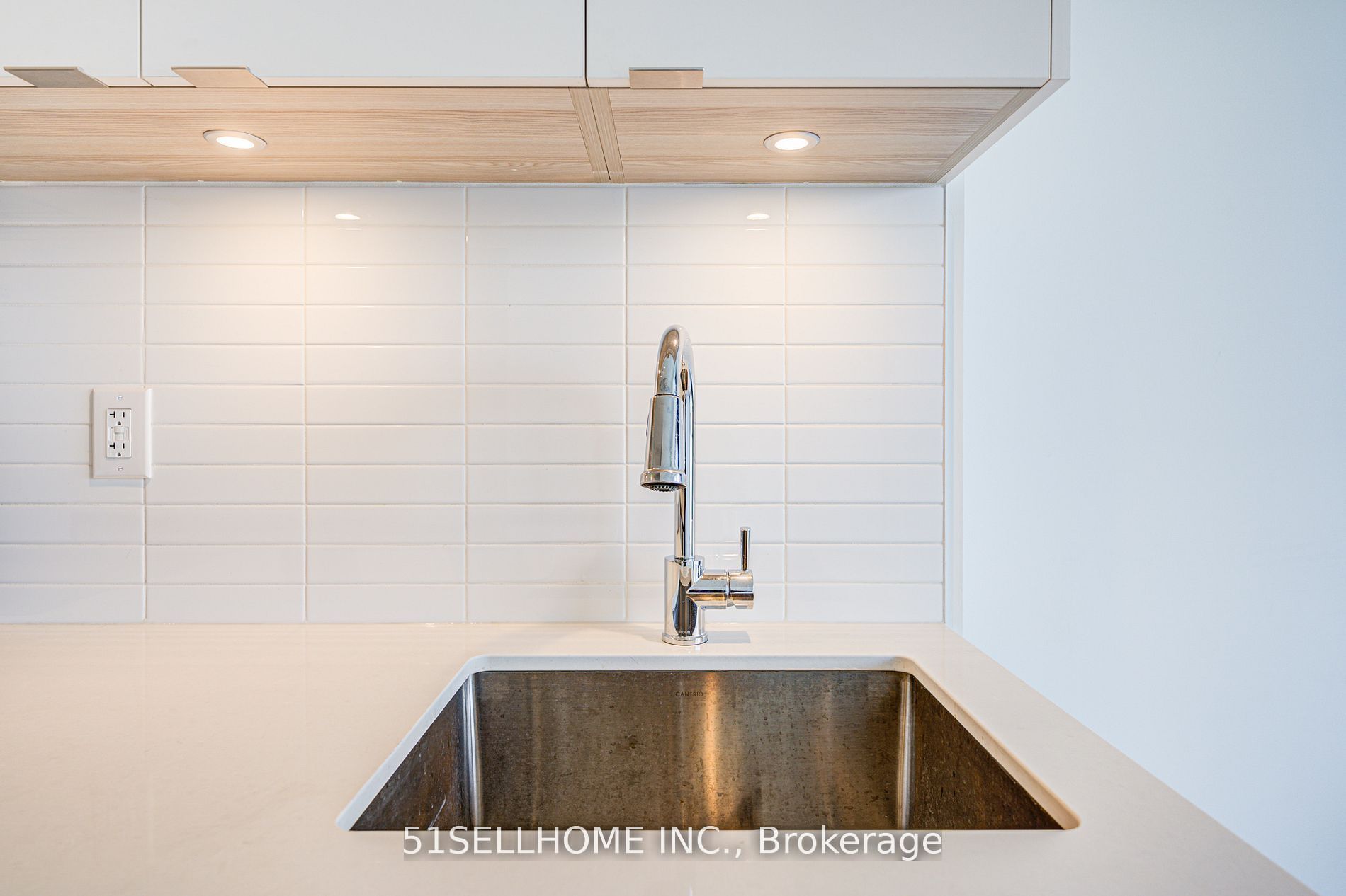 Additional image 5 of 333-215 Lakeshore Road W, Mississauga, ON, L5H 0A7