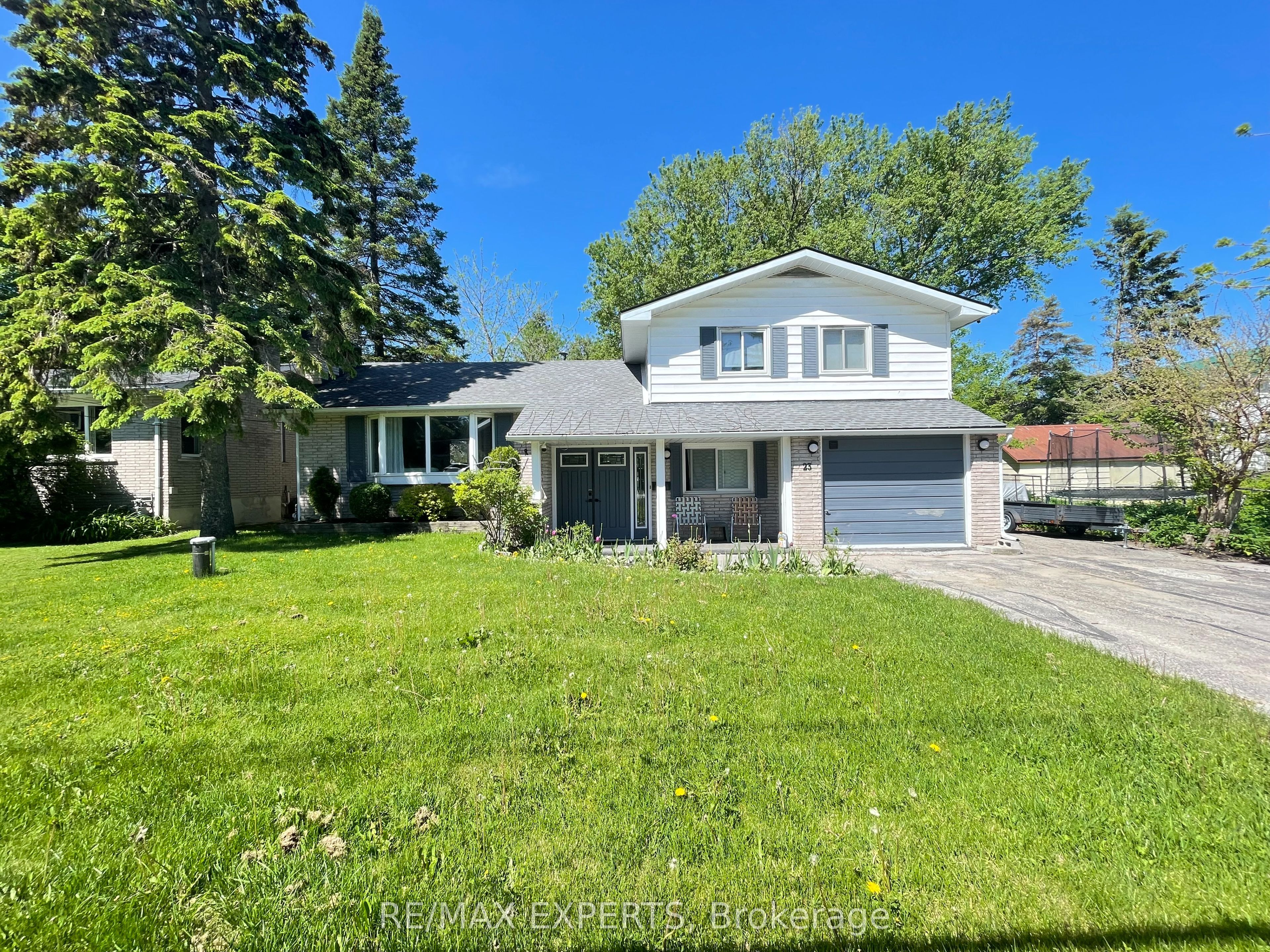 Upper-23 Townley Street, Clearview, ON, L0M 1P0