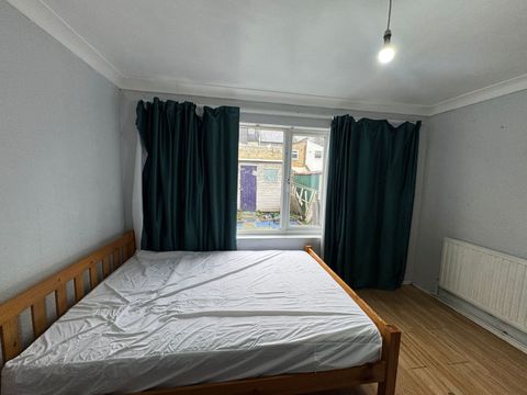 Mount Pleasant Road, London N17, Room to rent