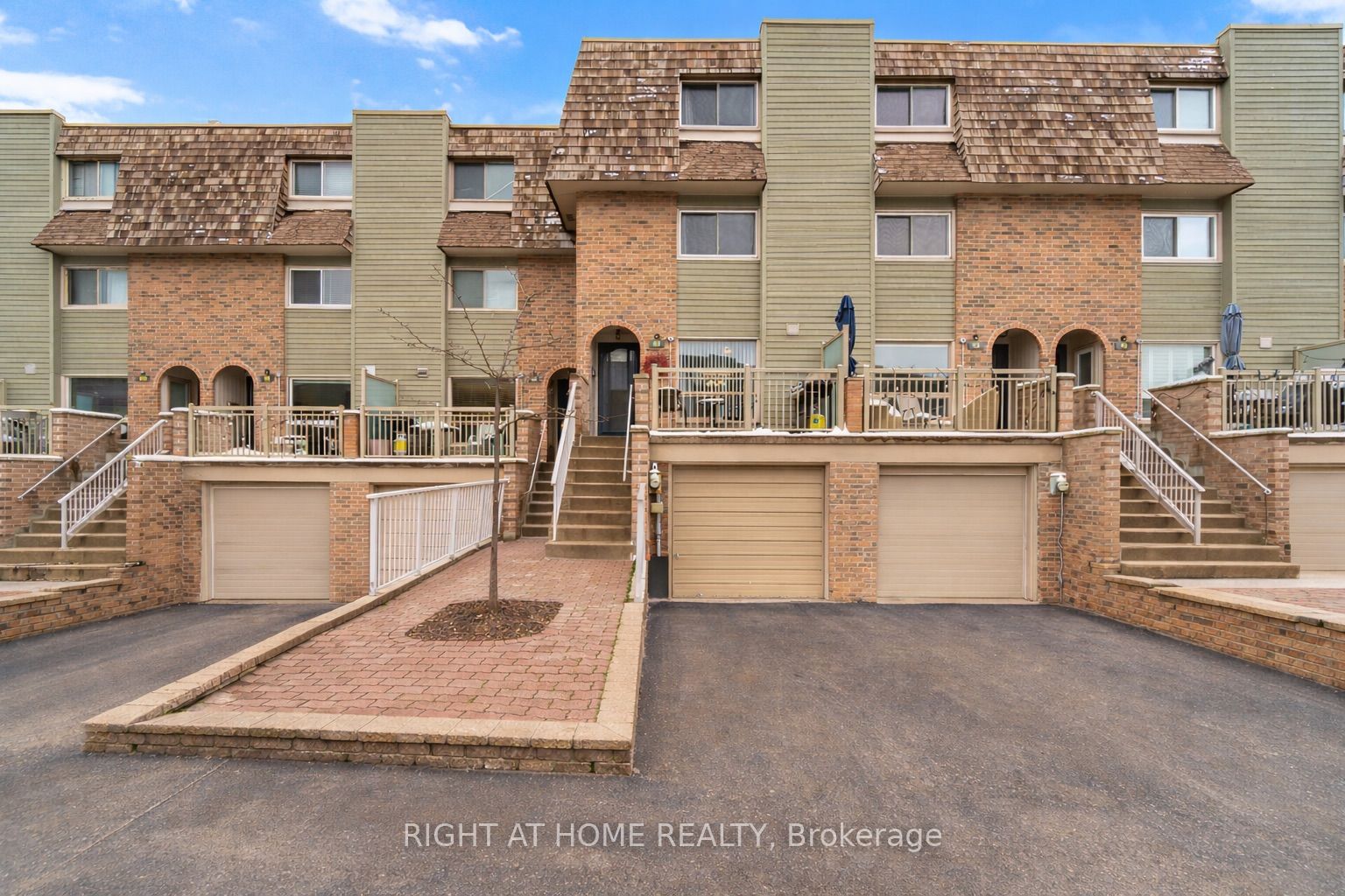 94 Dutch Myrtle Way, Toronto, ON, M3B 3K8