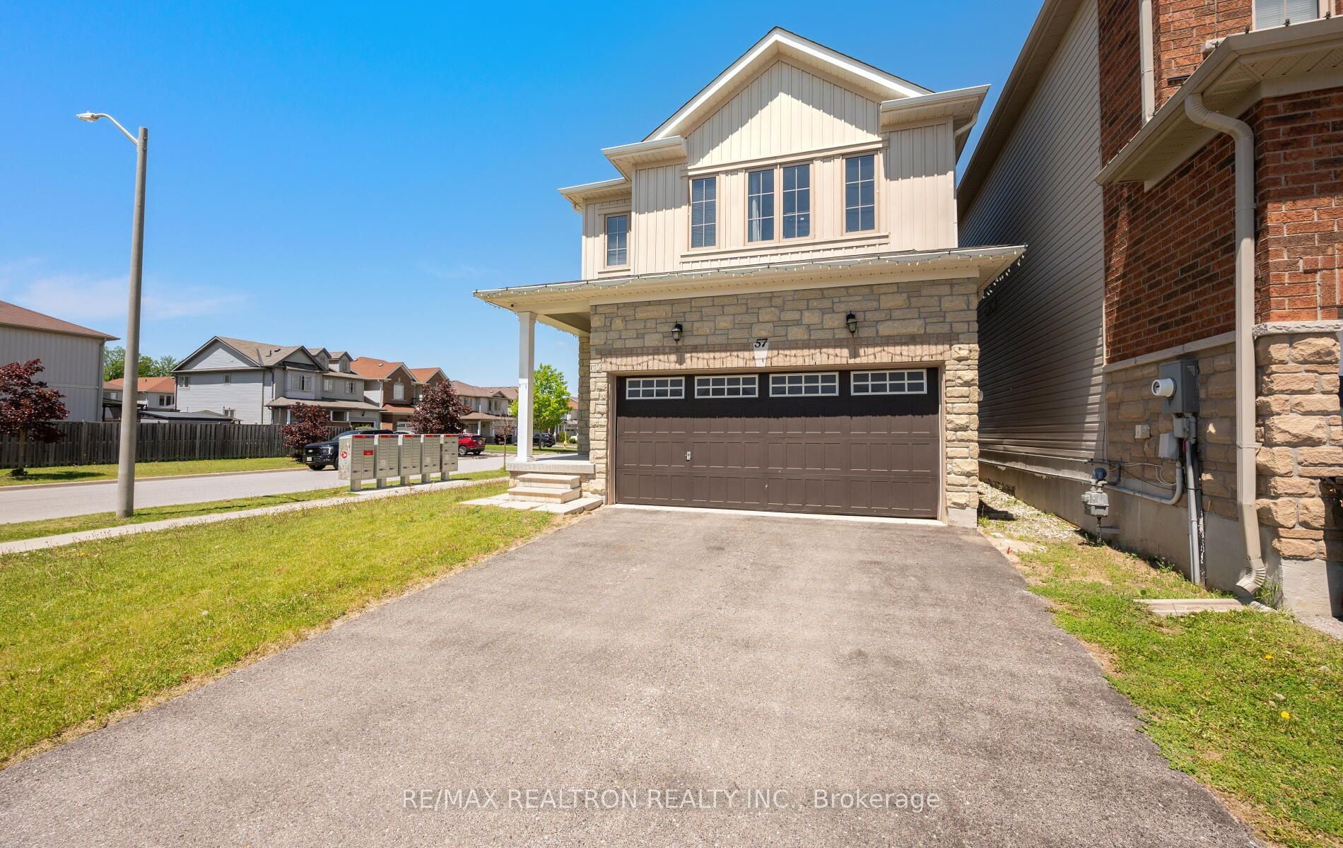 57 Sasco Way, Essa, ON, L3W 0C8 photo 2
