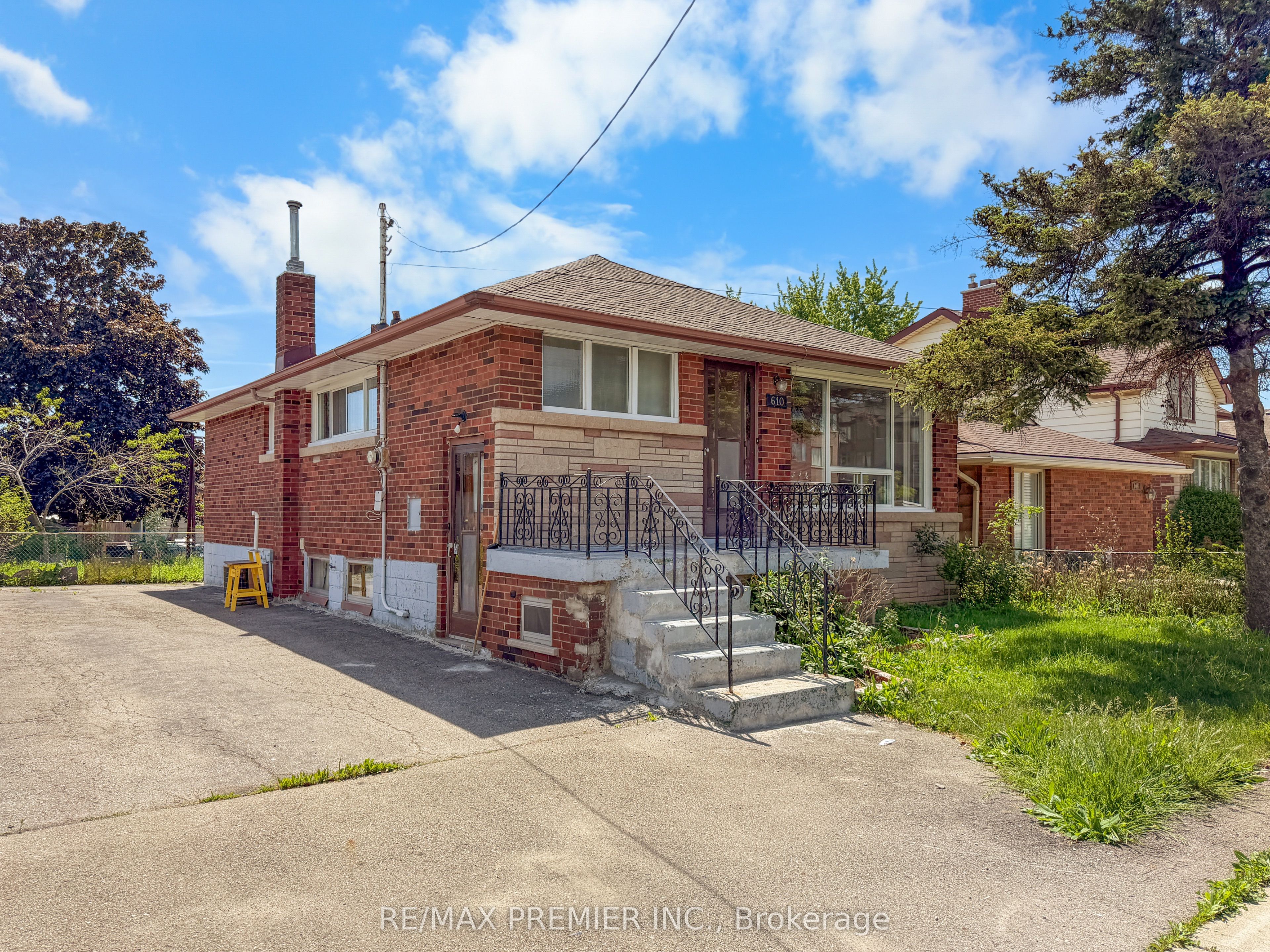 Main-610 Woodward Avenue, Hamilton, ON, L8H 6P1
