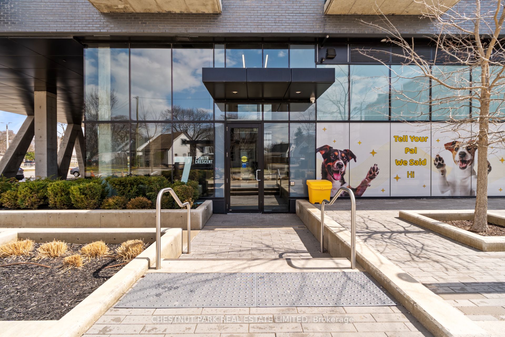 813-7 Smith Crescent, Toronto, ON, M8Z 0G3 photo 4