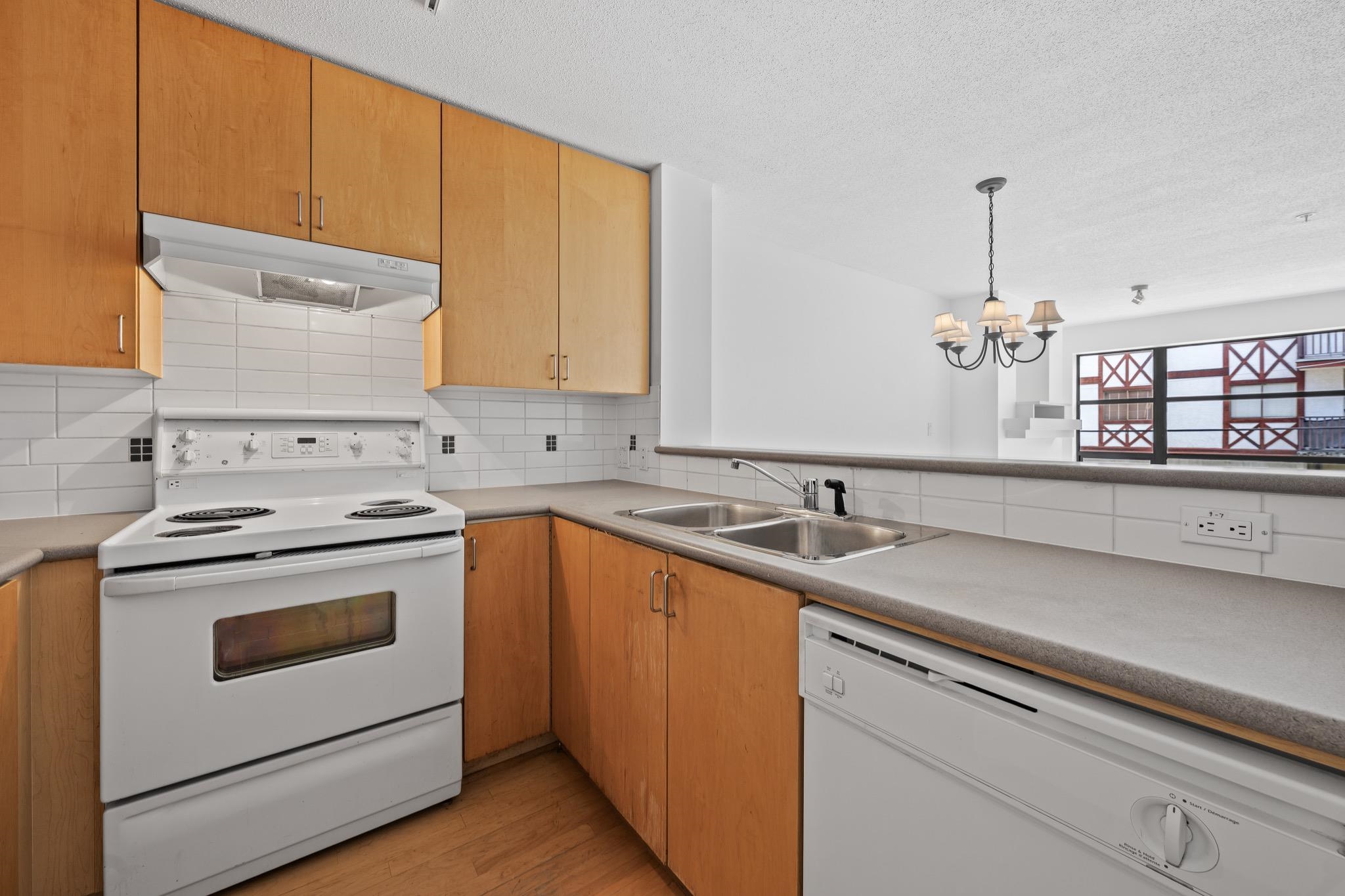 306-124 3rd Street W, North Vancouver, BC, V7M 1E8
