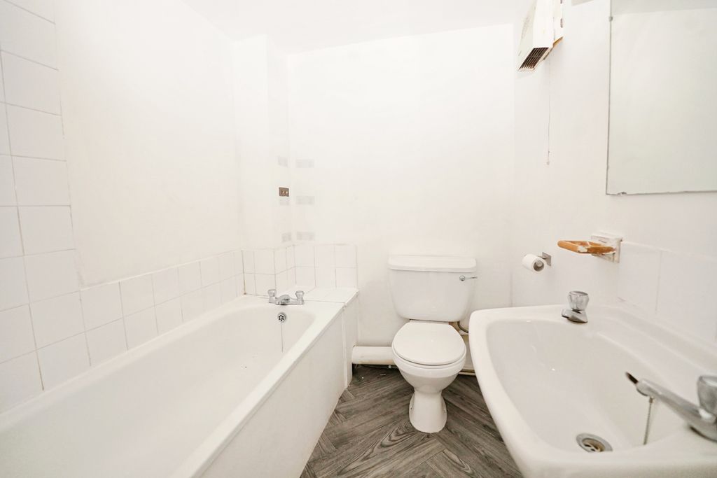 Additional image 2 of 2 bed flat for saleChapelgate, Retford DN22