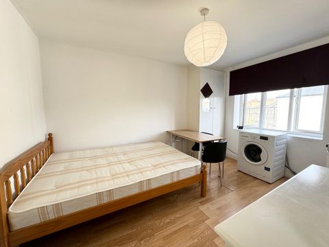 Stroud Green Road, Finsbury Park N4, Studio to rent
