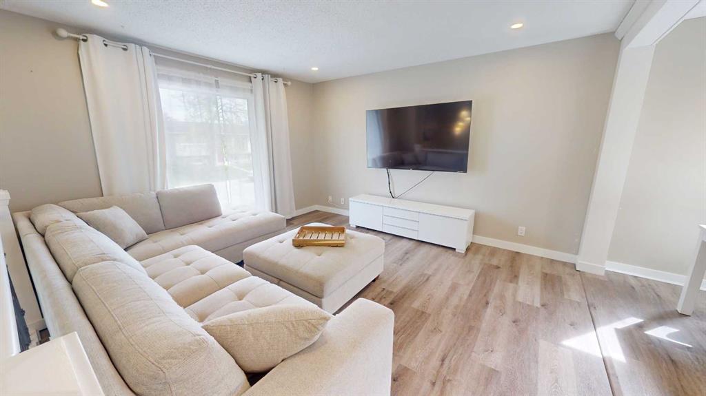 117 Midcrest Crescent SE, Calgary, AB, T2X 1B4 photo 3