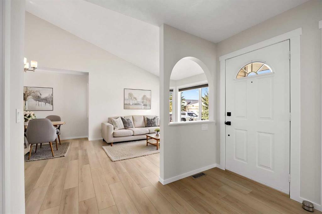 53 Riverview Close, Cochrane, AB, T4C 1K7 photo 4