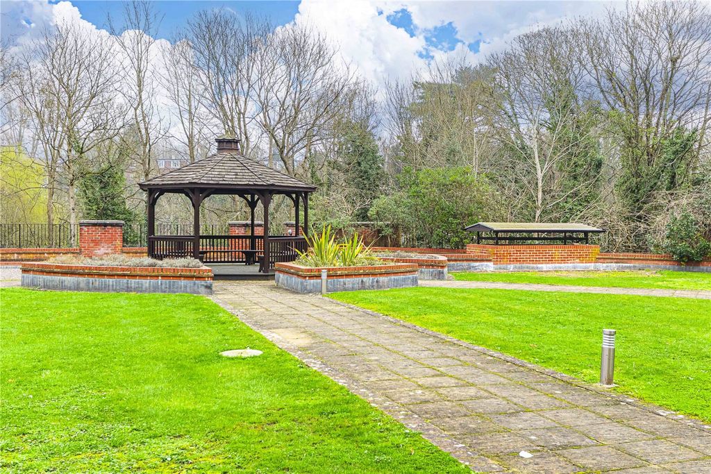 Additional image 21 of 2 bed flat for saleWatling Street, Radlett, Hertfordshire WD7