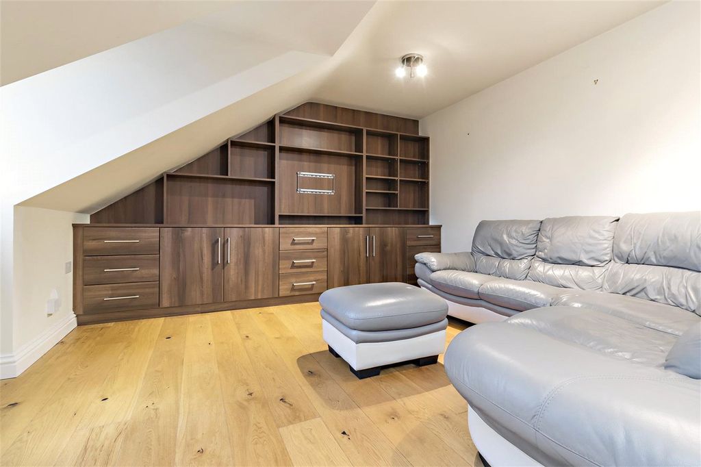 Additional image 3 of 2 bed flat for saleBrook Court, Watling Street, Radlett, Hertfordshire WD7
