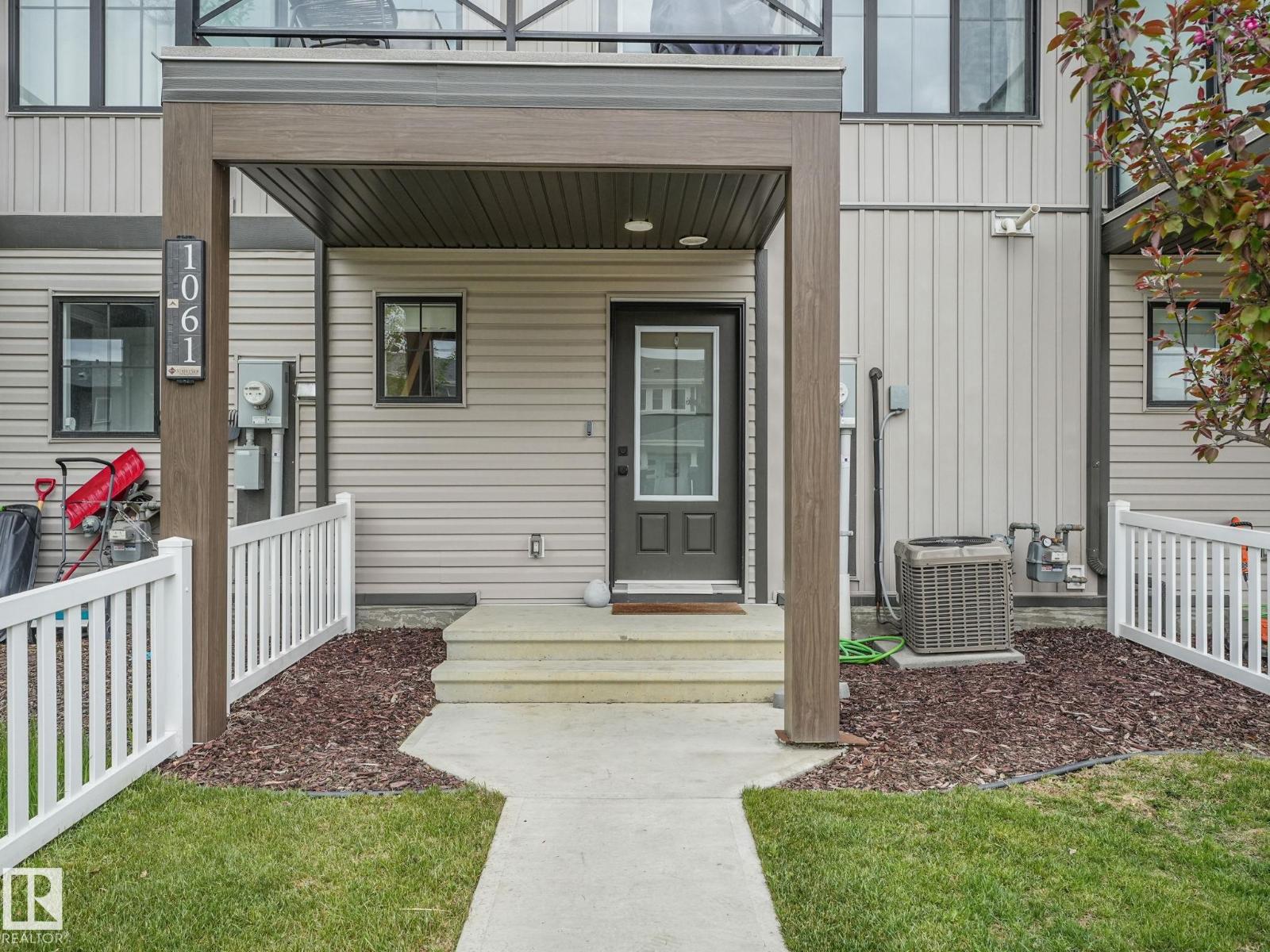 1061 Cy Becker Road NW, Edmonton, AB, T5Y4B7 photo 2