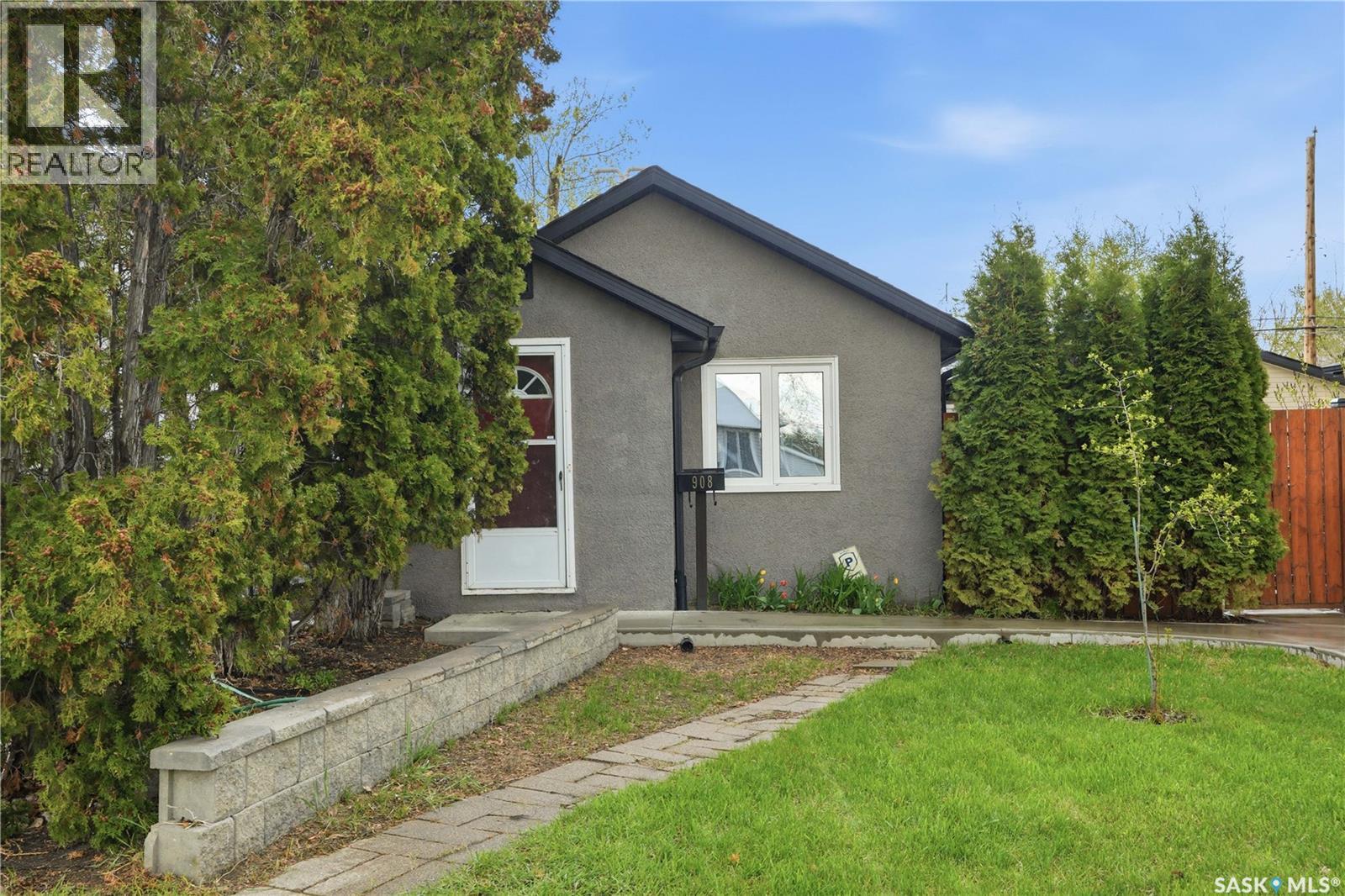 908 L Avenue N, Saskatoon, SK, S7L2R6