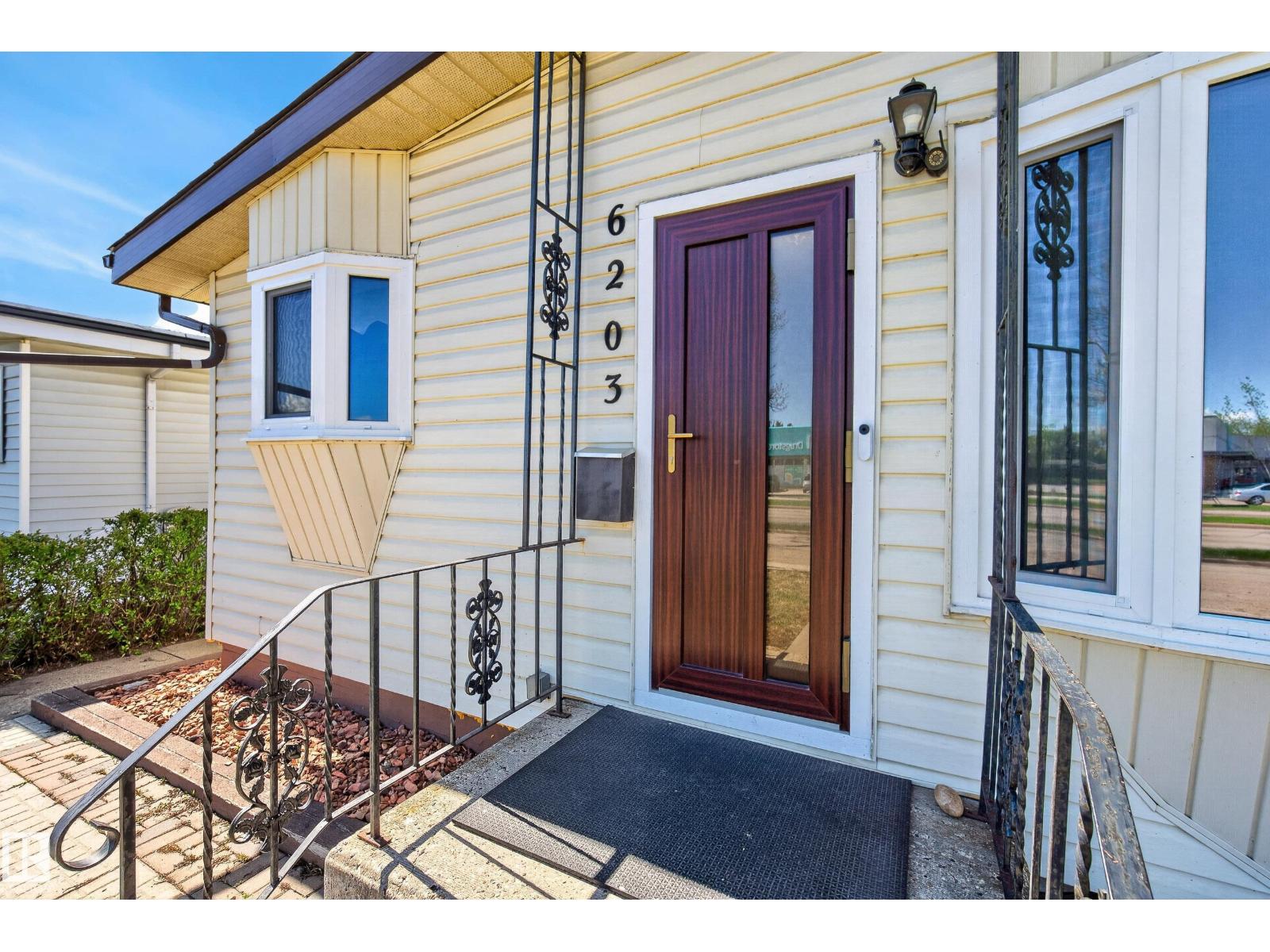 6203 90 Avenue NW, Edmonton, AB, T6B0P1 photo 2