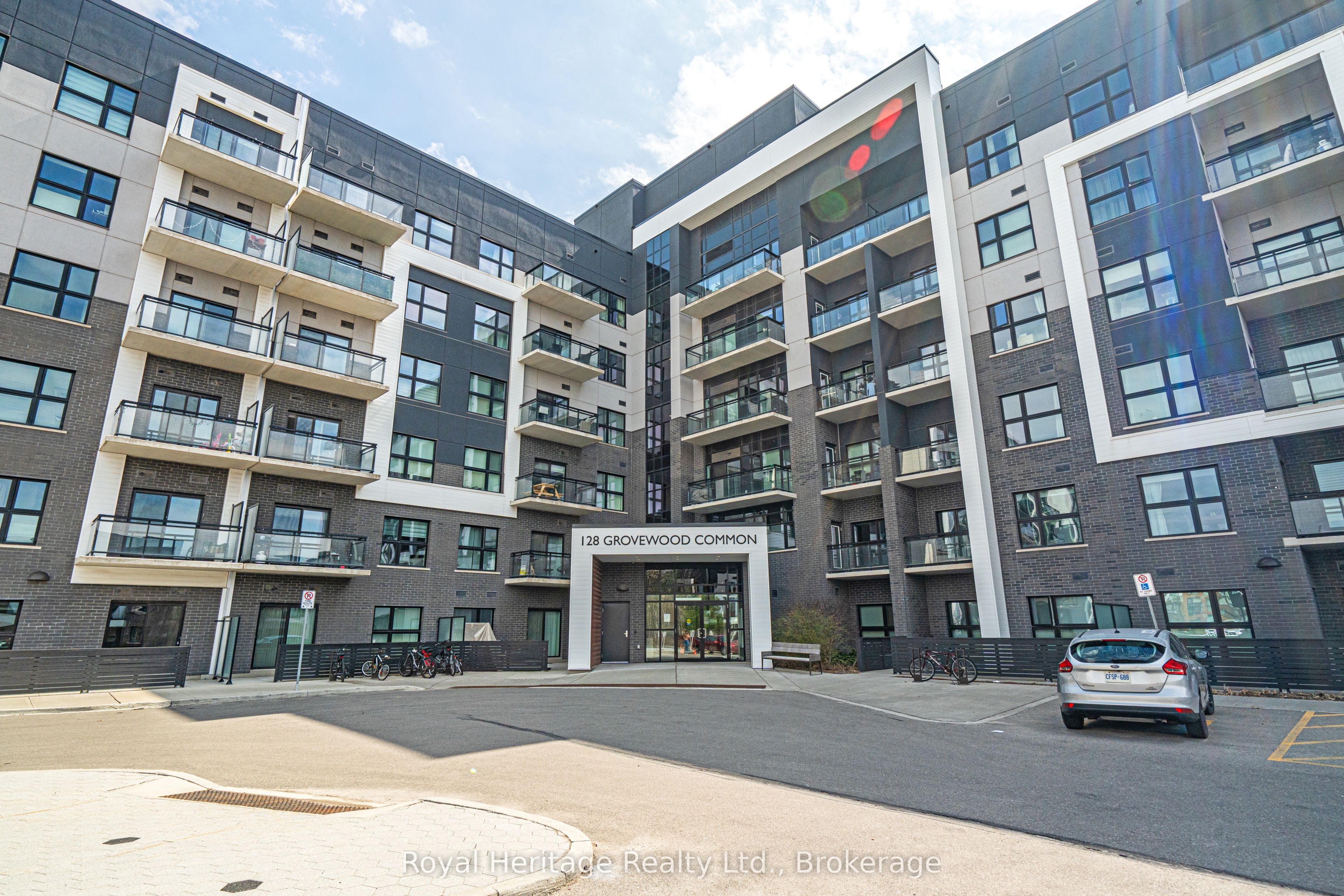 319-128 Grovewood Common, Oakville, ON, L6H 0X3