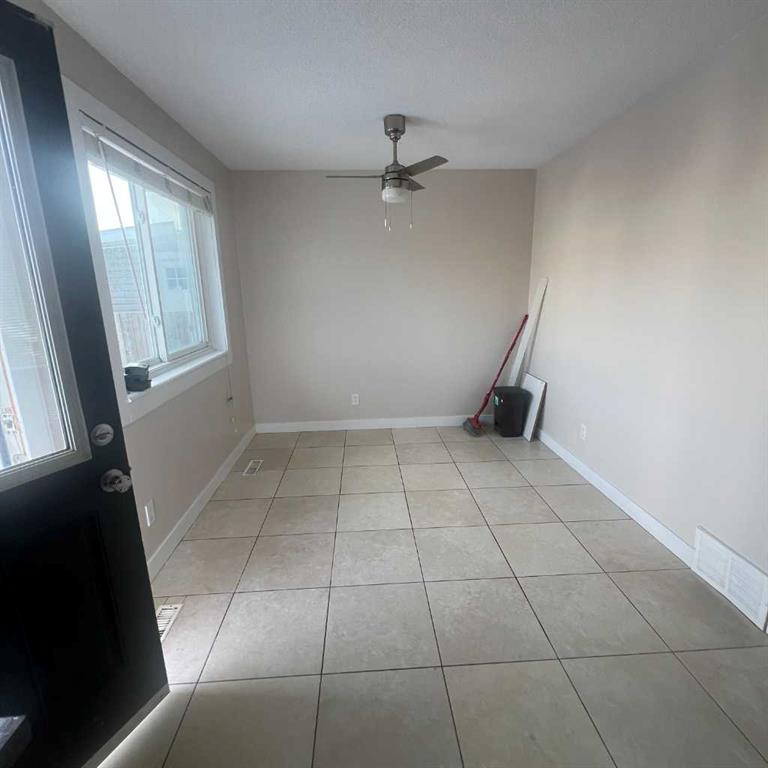 140 Martindale Boulevard NE, Calgary, AB, t3j2x5 photo 4