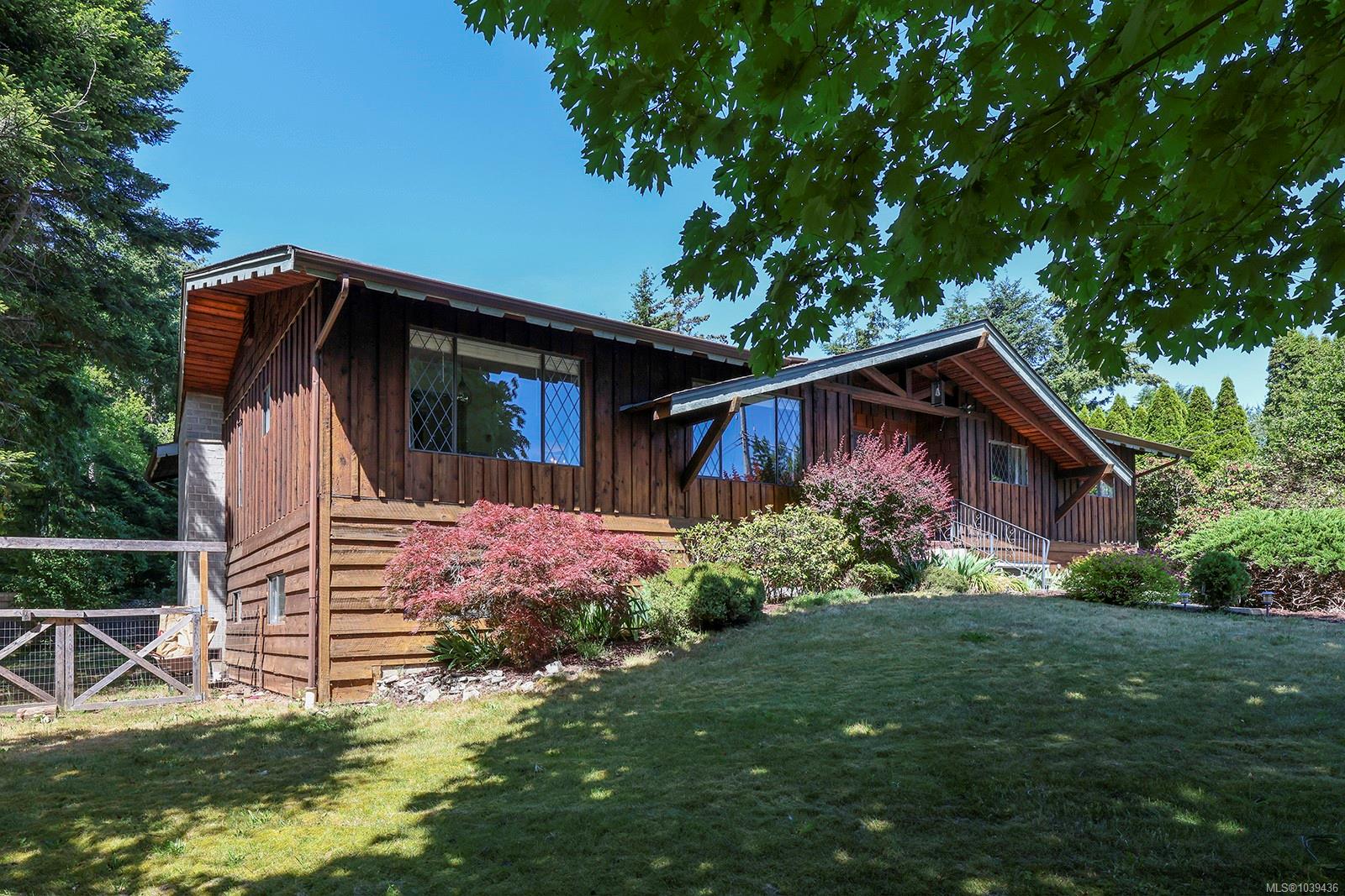 611 Crestview Drive, Comox, BC, V9M 3E6 photo 2