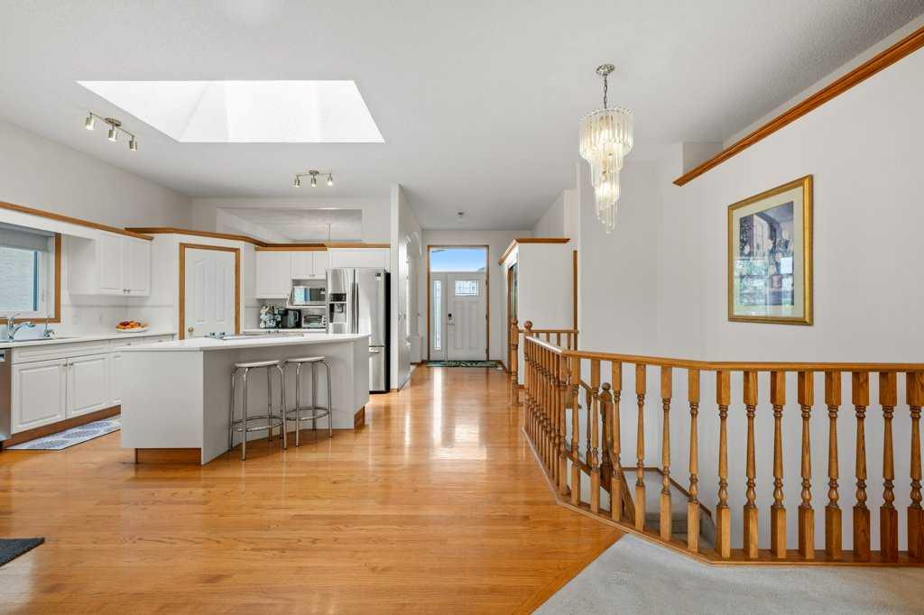 125 Woodpark Close SW, Calgary, AB, T2W 6H1 photo 5