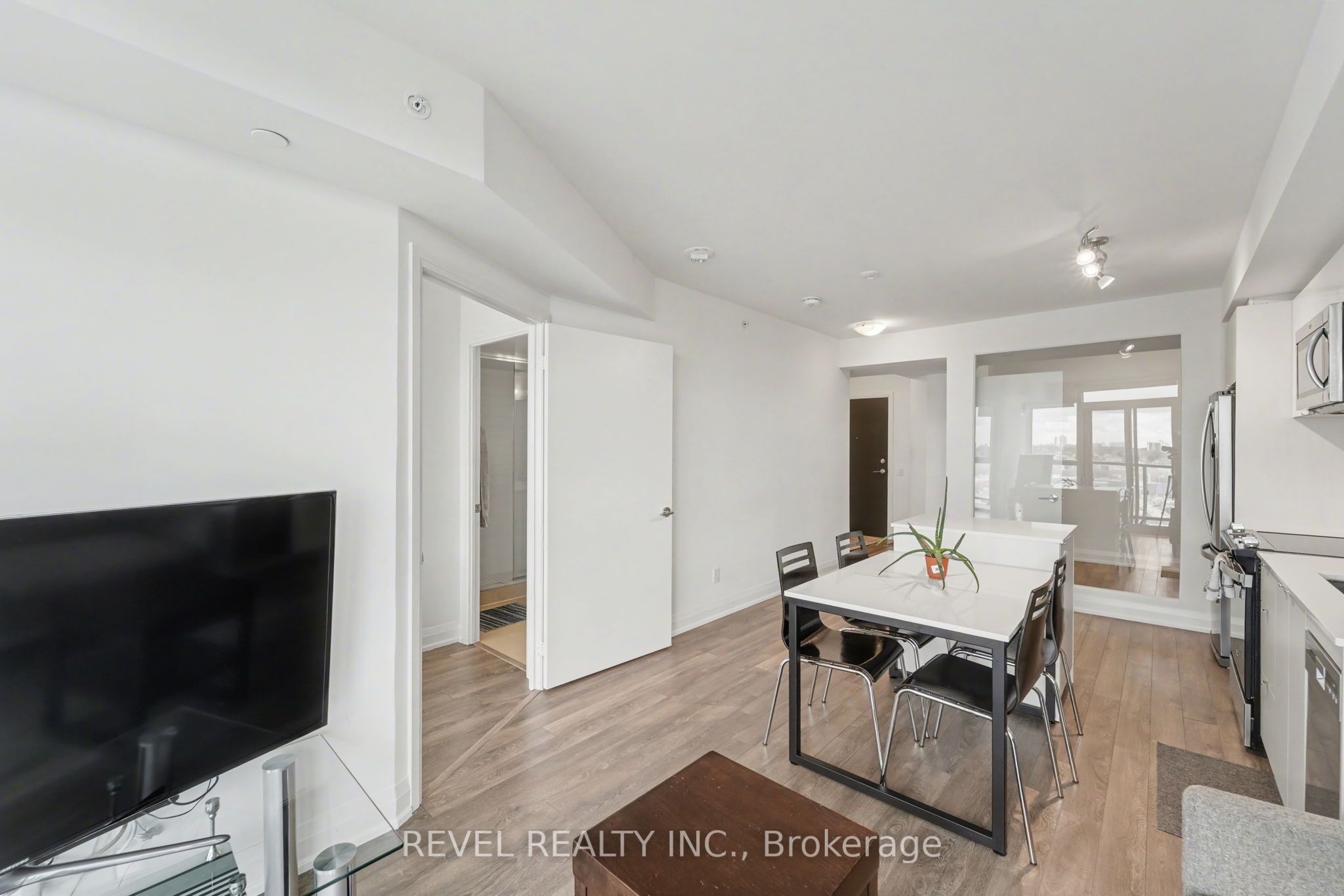 1506-1461 Lawrence Avenue W, Toronto, ON, M6L 0A6 photo 3