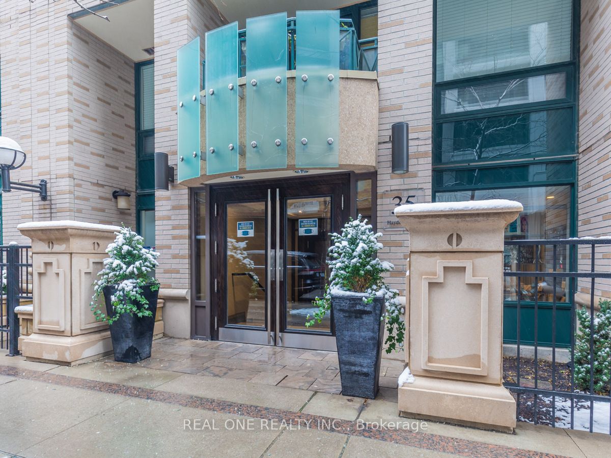 104-35 Hayden Street, Toronto, ON, M4Y 3C3