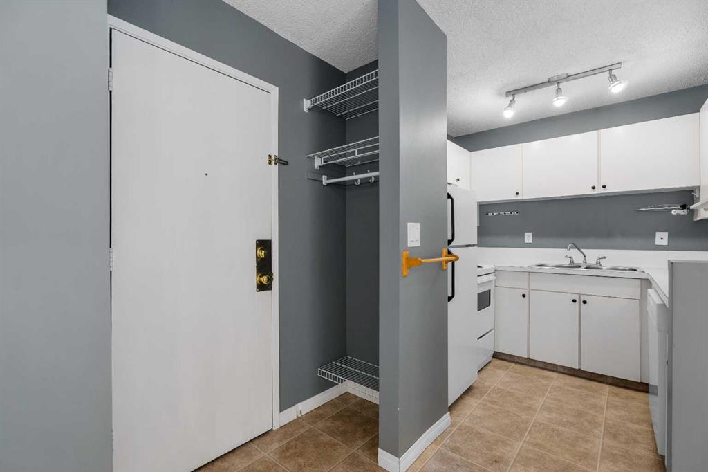 202C-5601 Dalton Drive NW, Calgary, AB, T3A 2E2 photo 5