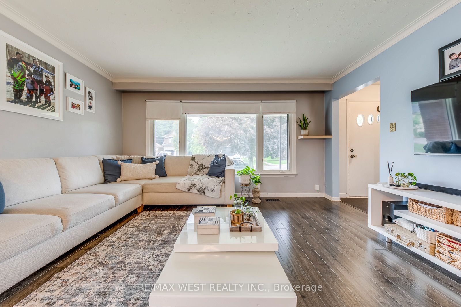65 North Park Drive, Toronto, ON, M6L 1K4 photo 4