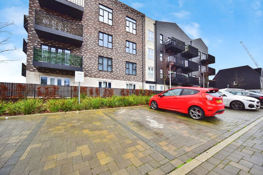 Additional image 13 of 2 bed flat for sale2 Glenway Road, Rochester ME1