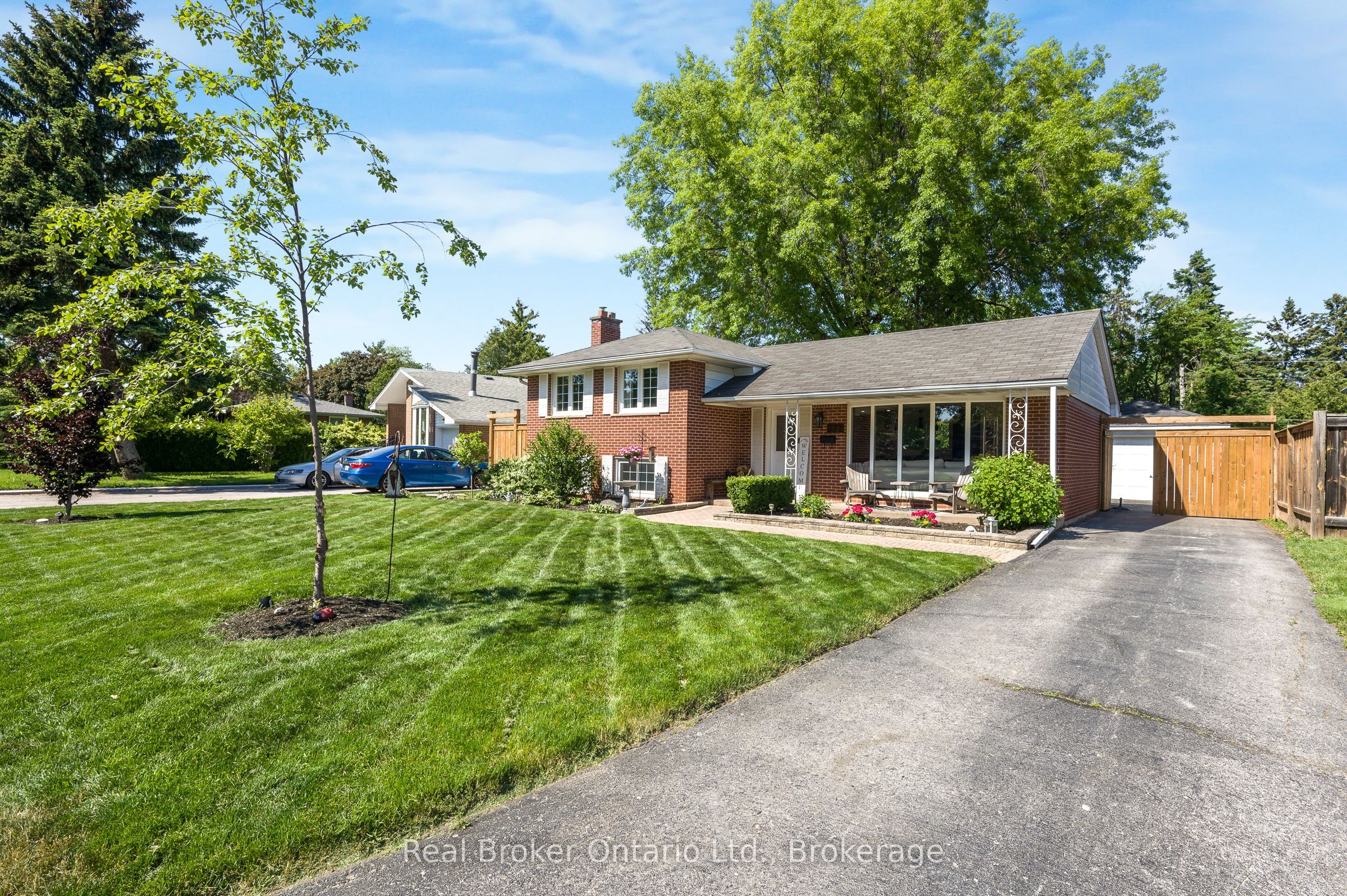 377 Duncombe Drive, Burlington, ON, L7L 4M2 photo 3