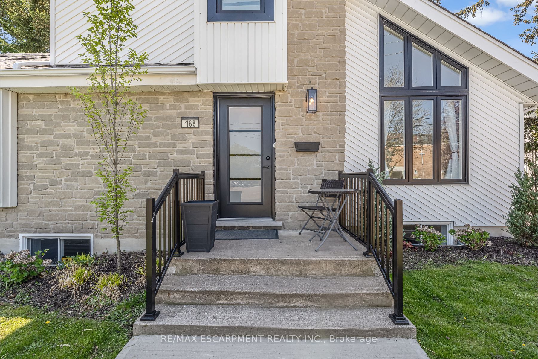 168 Carlton Street, St. Catharines, ON, L2R 1S2 photo 3
