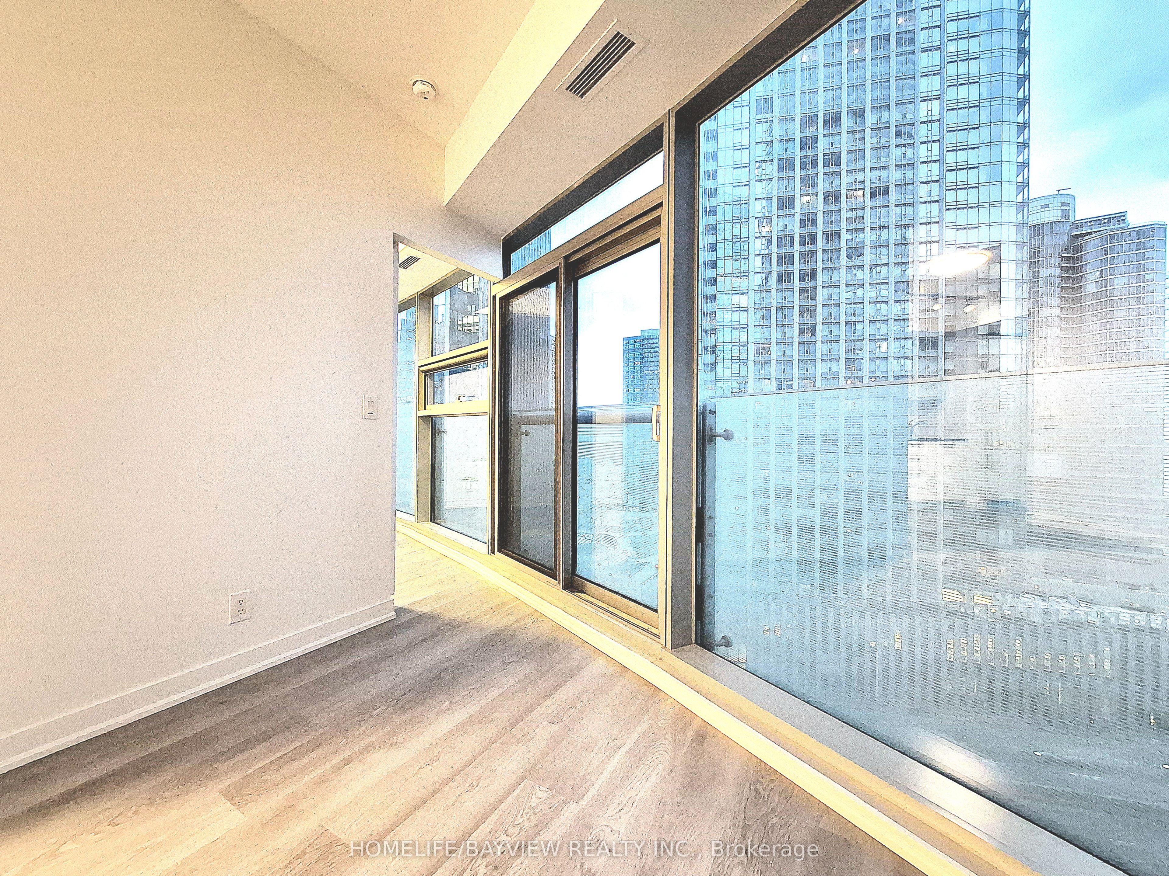 1305-14 York Street, Toronto, ON, M5J 2Z2 photo 4