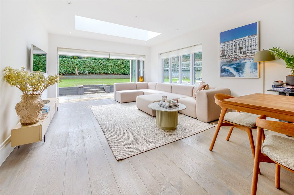 Additional image 8 of 6 bed detached house for saleViburnum Gate, Radlett, Hertfordshire WD7