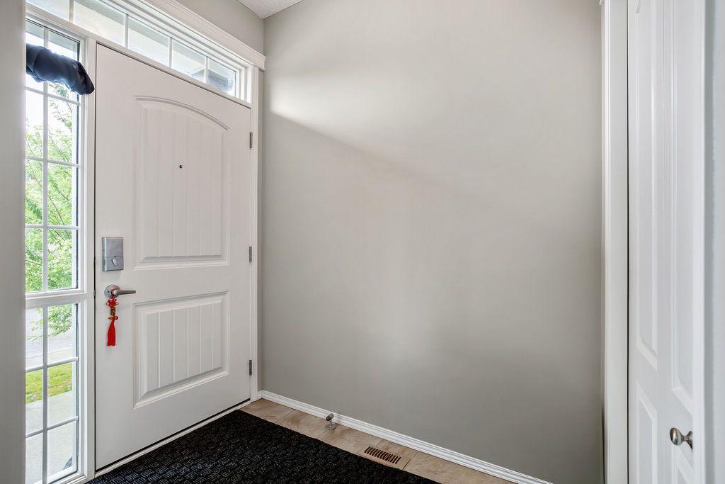 162 Cranford Park SE, Calgary, AB, T3M2C4 photo 2