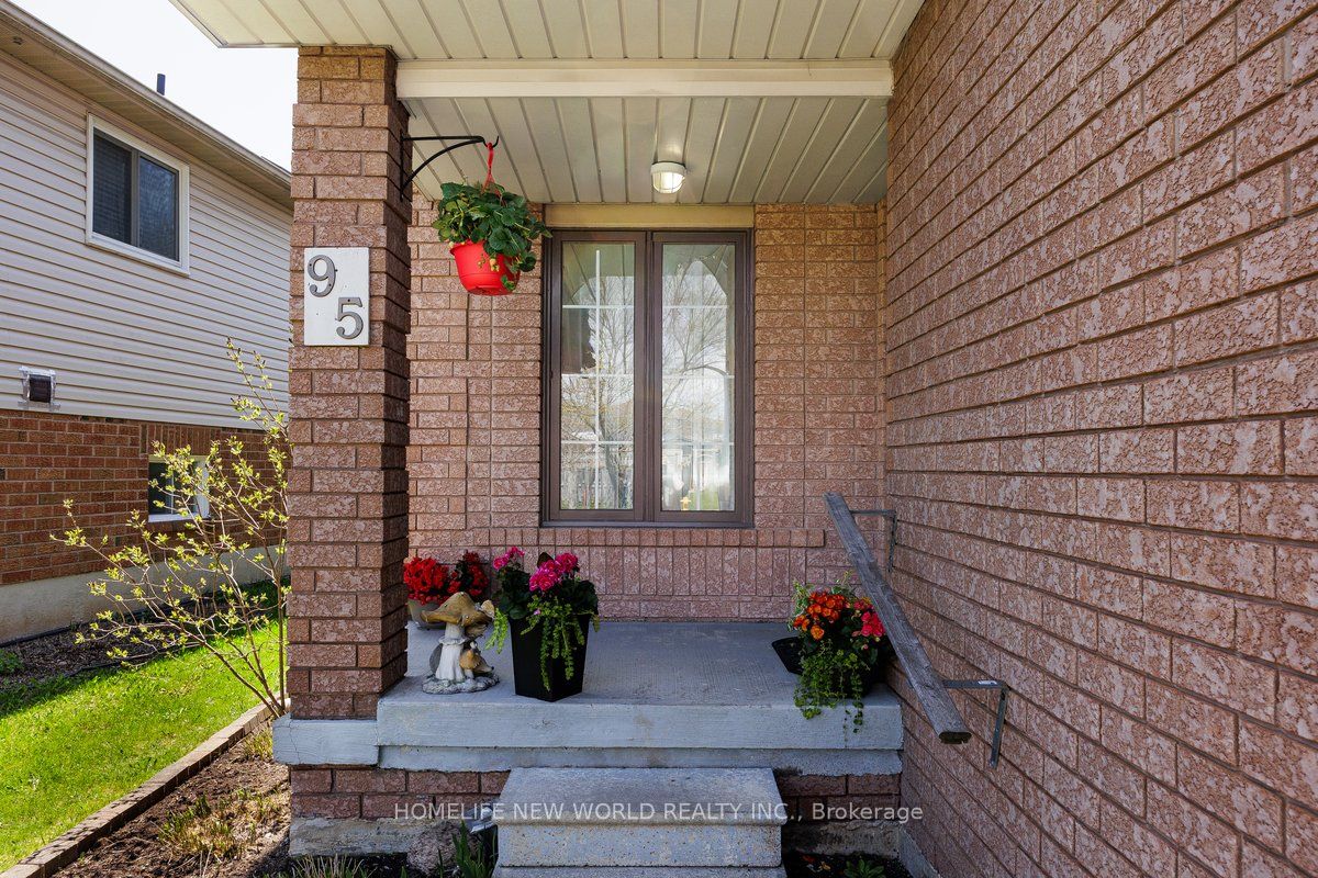 95 Athabaska Road, Barrie, ON, L4N 8E9 photo 2