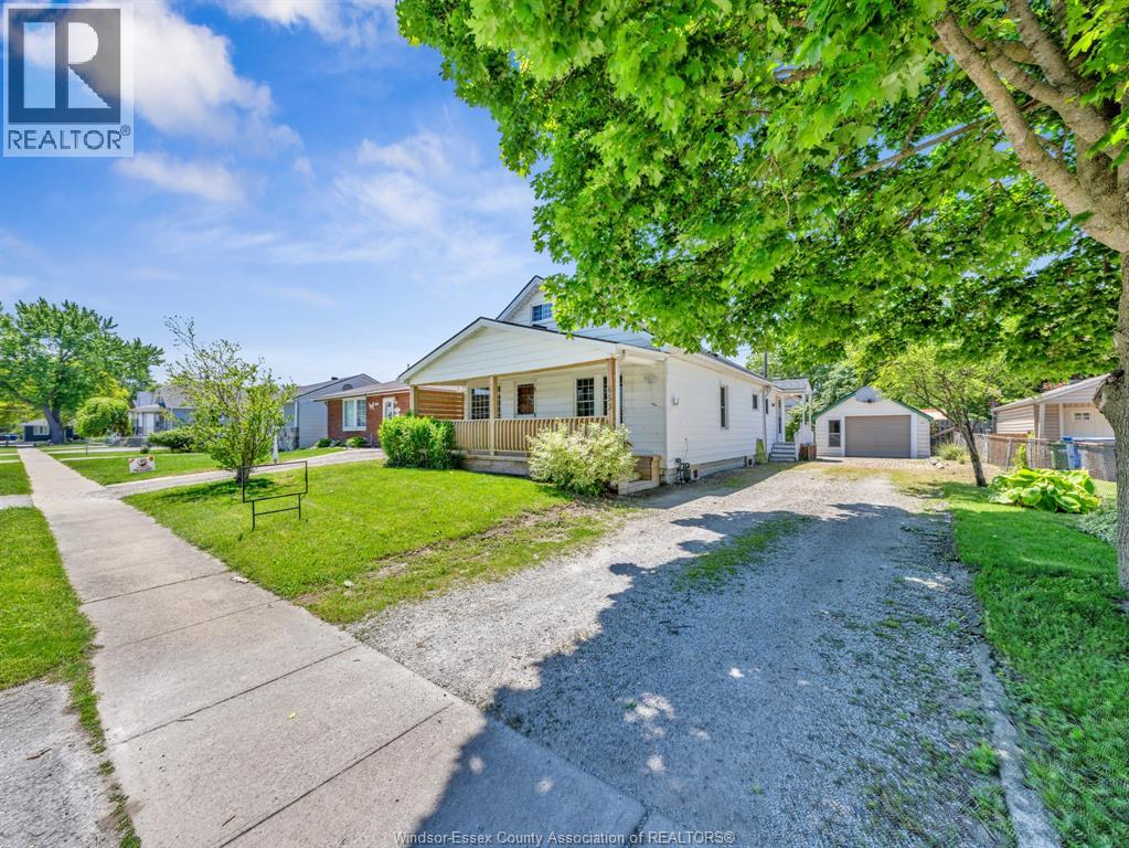 653 Labute , Tecumseh, ON, N8N2B2 photo 3