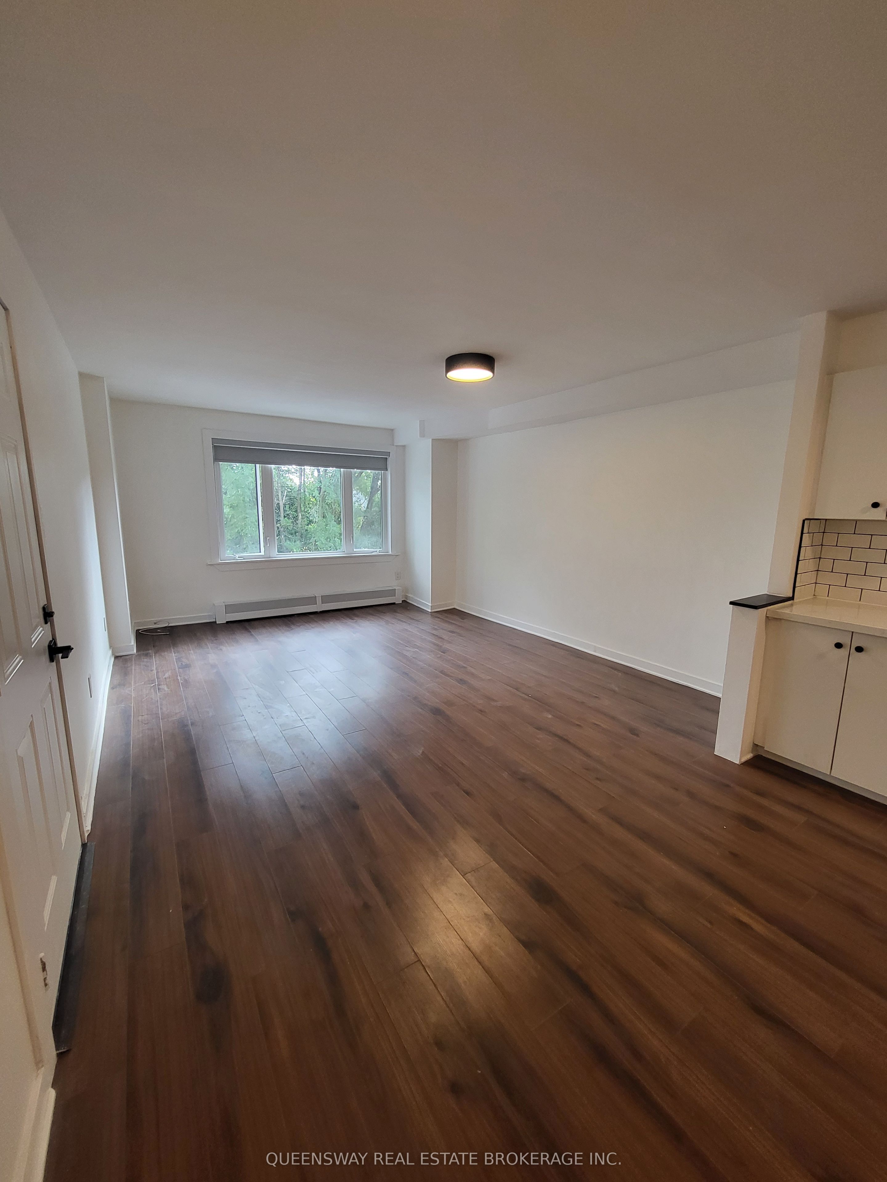Additional image 3 of 2-965 Eglinton Avenue W, Toronto, ON, M6C 2C4