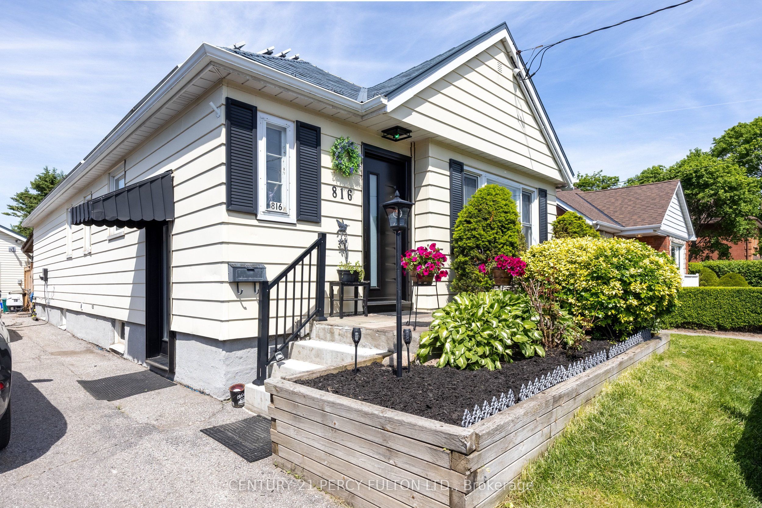 816 Simcoe Street N, Oshawa, ON, L1G 4V8