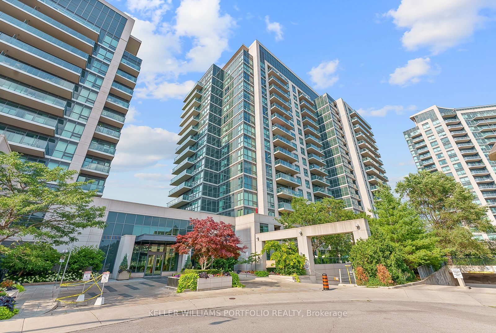 910-35 Brian Peck Crescent, Toronto, ON, M4G 4J7